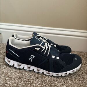 On Cloud Men’s 10.5. Worn 3 times. Navy blue. Husband didn’t love them.